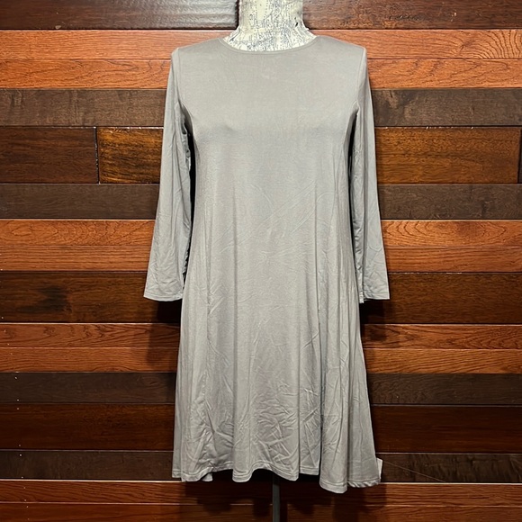 Cupio Blush Dresses & Skirts - NWT Cupio Blush Stretchy Crew Neck Long Sleeve Trapezoid Shape Midi Dress